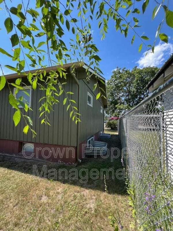 Building Photo - 295 4th Ave W N