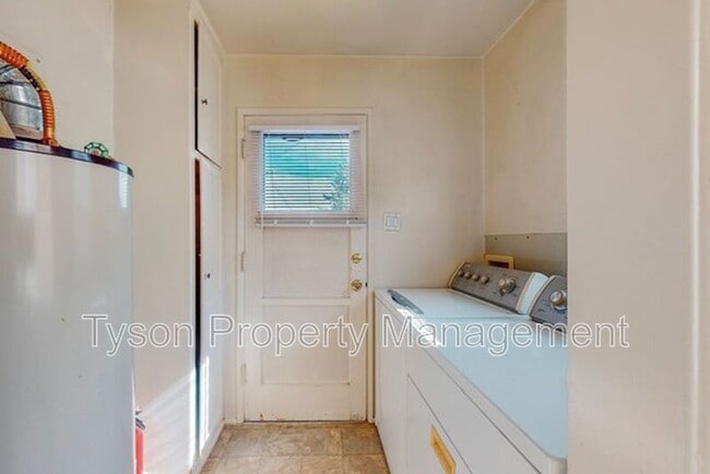 Building Photo - 6021 Aspen Ave NE