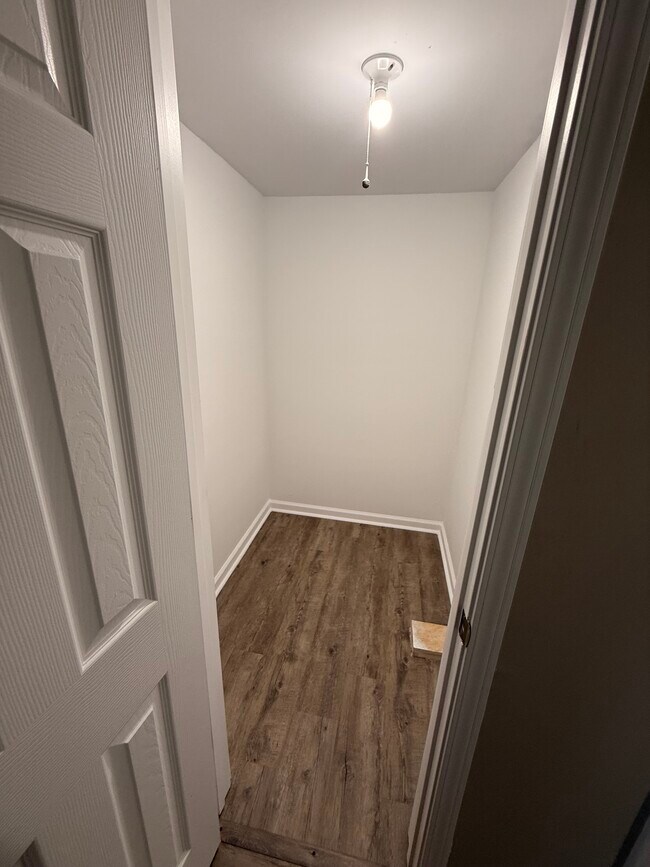 Building Photo - 121 Camellia Dr