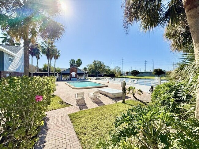 Building Photo - 200 Countryclub Drive - 808