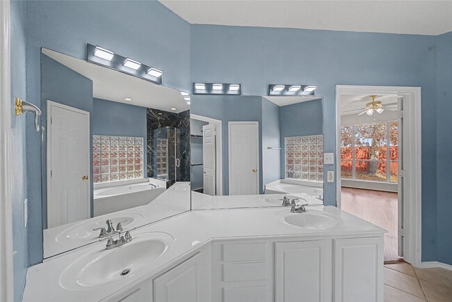 Building Photo - 1611 Brazos Gate Dr