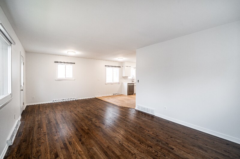 Building Photo - 638 S 66th St