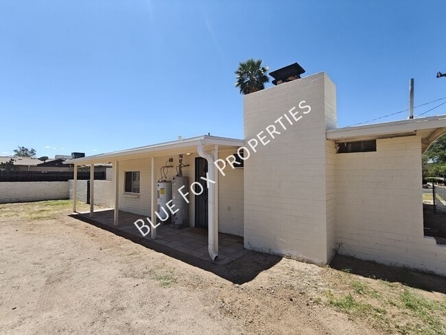 Building Photo - 3020 N Park Ave