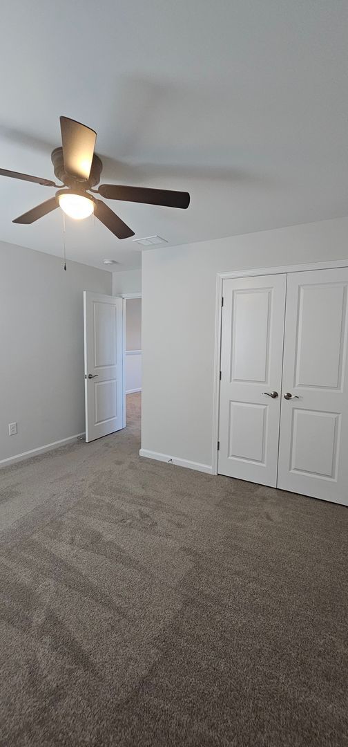 Building Photo - Live where charm meets convenience-Glenmoo...