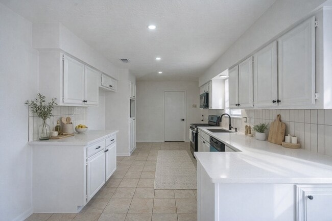 Building Photo - 23230 Briarcreek Blvd