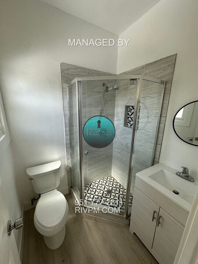 Building Photo - Beautifully Updated 2-Bed, 2-Bath Riverside Home on a Huge Lot!