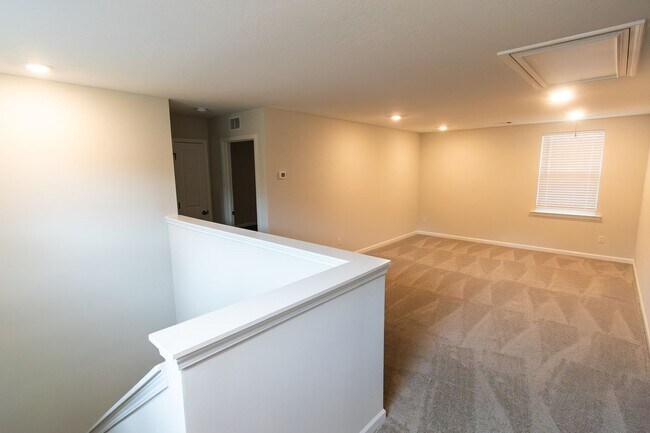 Building Photo - 57 White Pine Way