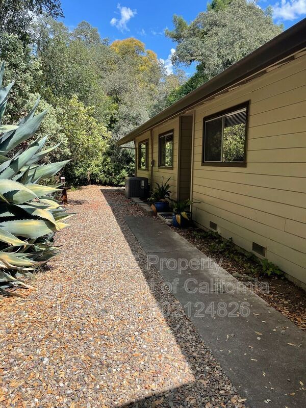 Primary Photo - 875 Watson Rd