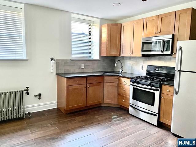 Building Photo - 855 Broad St