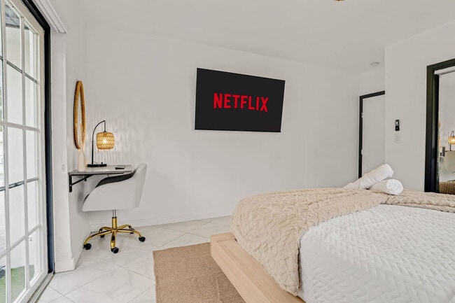 Building Photo - 20140 NE 25th Ct