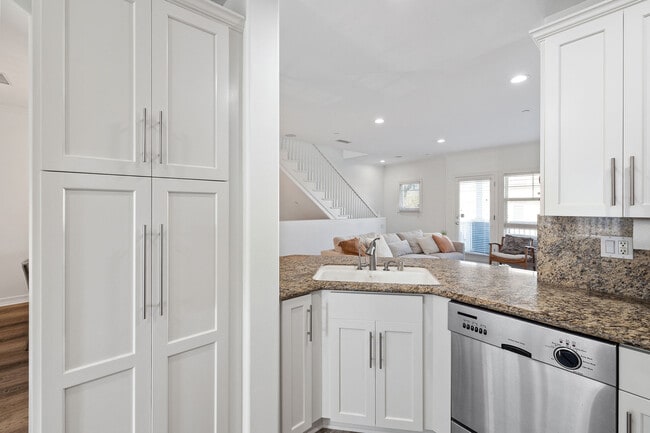 Building Photo - 231 Aviation Pl