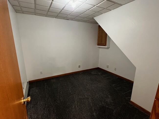 Downstairs office - 1120 Lealand Rd E