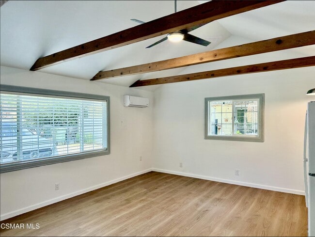 Building Photo - 1391 E Hillcrest Dr