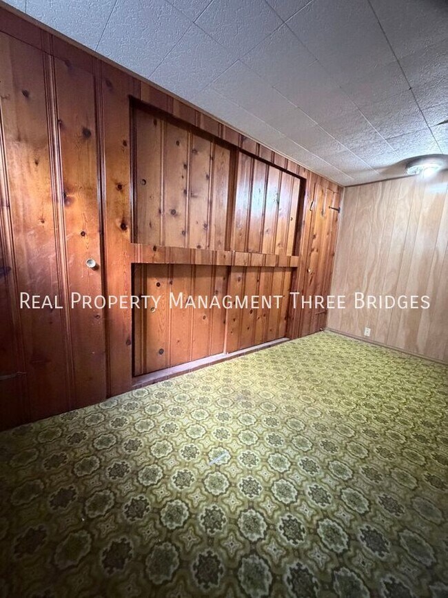 Building Photo - 35 S Barat Ave