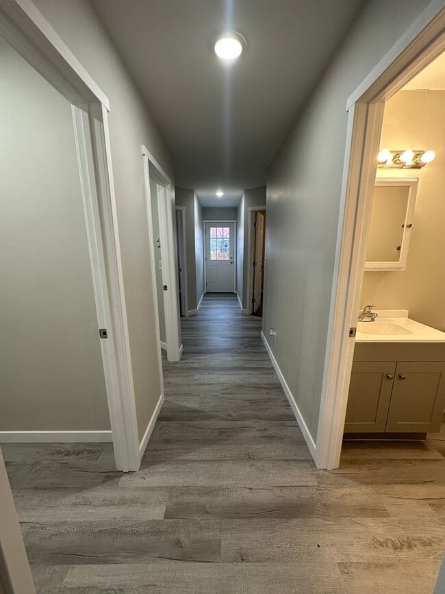 Building Photo - Brand New & Inviting 2 Bedroom, 2 Bathroom Unit in St. Anthony!