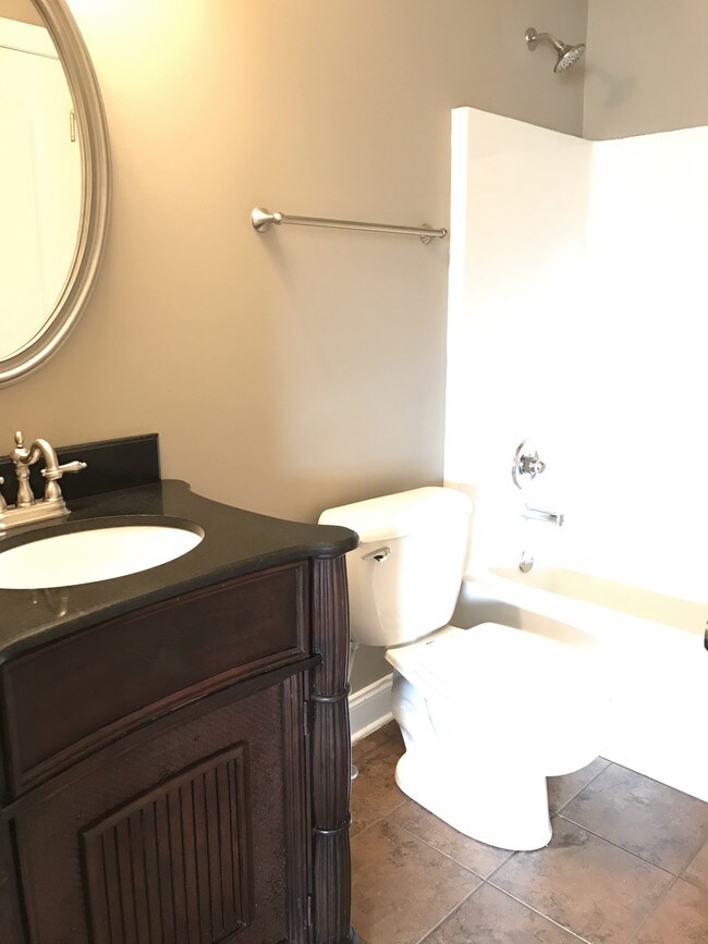 Building Photo - 3564 Drake Rd