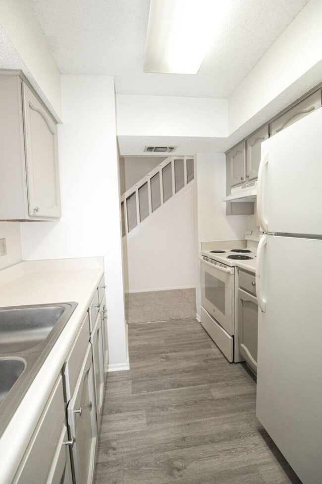 Building Photo - 1327 Julienne Pl