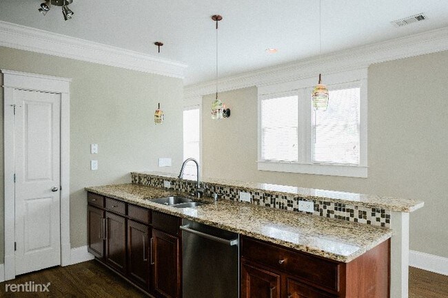 Building Photo - 3 br, 2.5 bath House - 301 Fortune Street