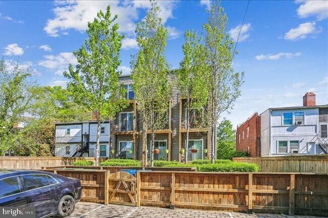 Building Photo - 1340 Nicholson St NW