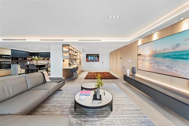 Building Photo - 2301 Collins Ave