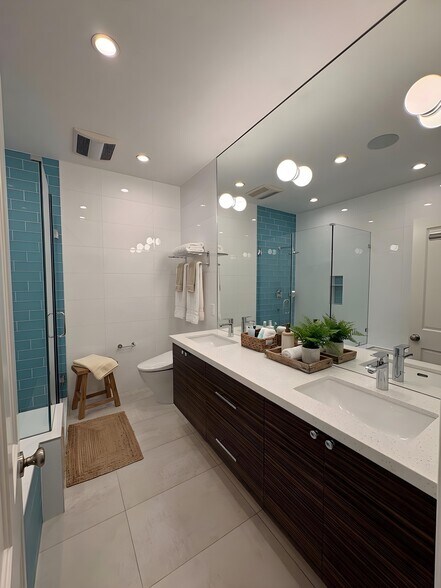Master Bathroom - 11939 Gorham Ave