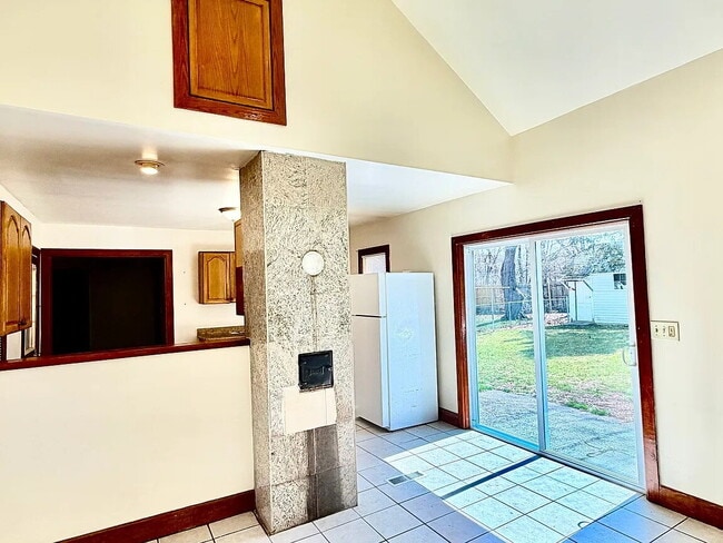 Building Photo - Single family colonial home in Wilbraham