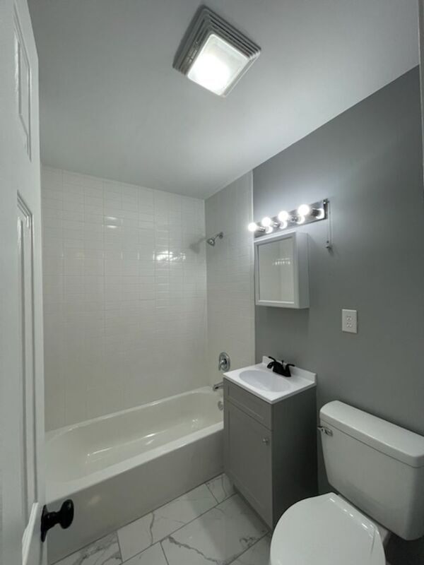 Building Photo - 2225 Suncrest Dr