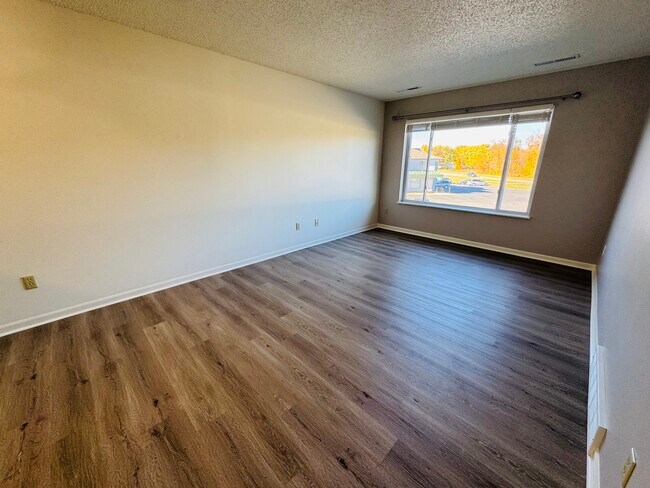 Building Photo - 395