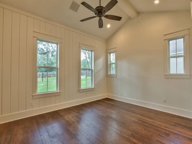 Building Photo - 249 Camellia Oaks Ave