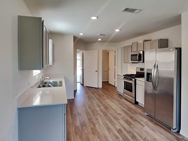 Building Photo - 18843 Wembley Vis Trl