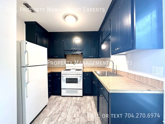 Building Photo - 6850 Delta Lake Dr