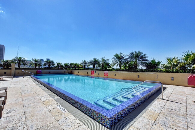 Building Photo - 1551 N Flagler Dr