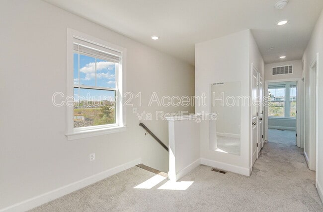 Building Photo - 43347 Goshen Run Sq