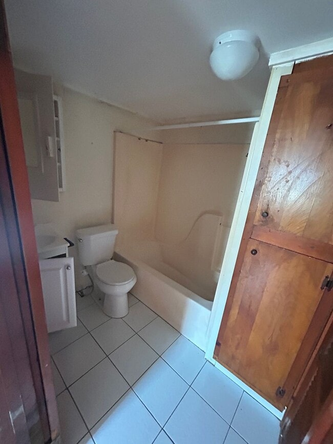 Building Photo - 2 Bedroom