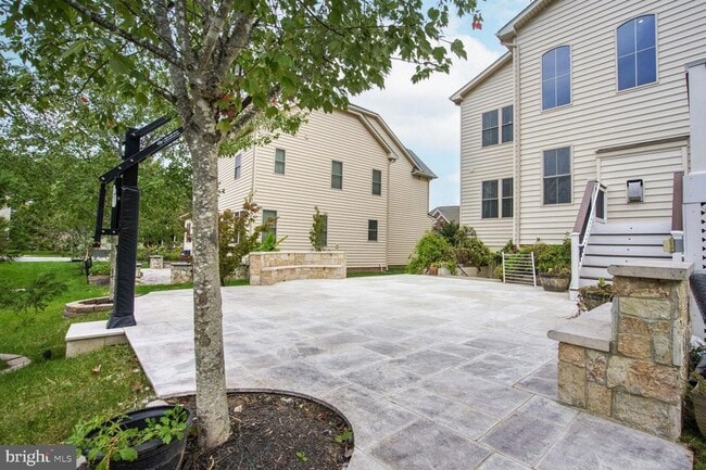Building Photo - 42229 Majestic Knolls Dr
