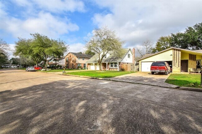 Building Photo - 2110 Whiteback Dr