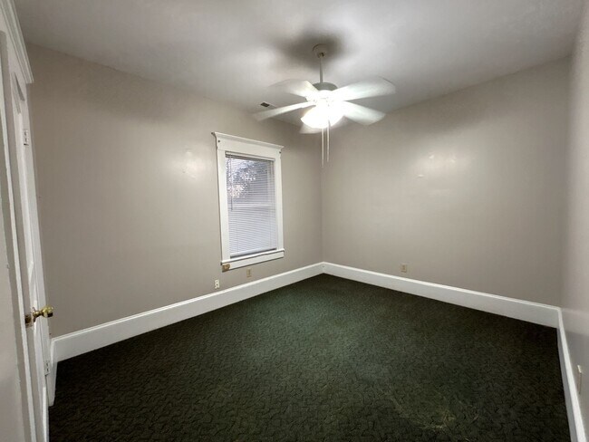 Building Photo - Pre-Leasing for the 26-27 School Year! - J...