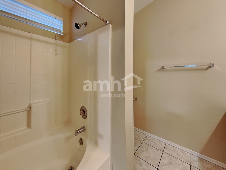 Building Photo - 137 S 110th Pl