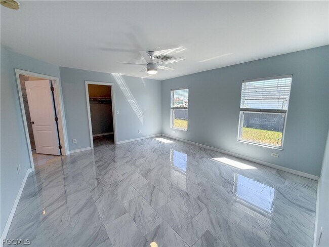 Building Photo - 526 NW 1st Ln