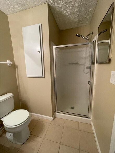 Master Bathroom - 1 - 5588 Cypress Chase