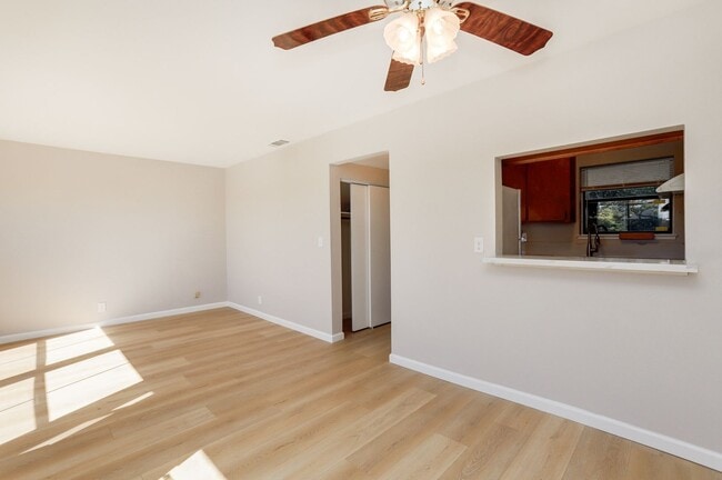 Building Photo - Sunny Potrero Hill 3BR / 1BA Townhome | Private Yard | YouTube Tour