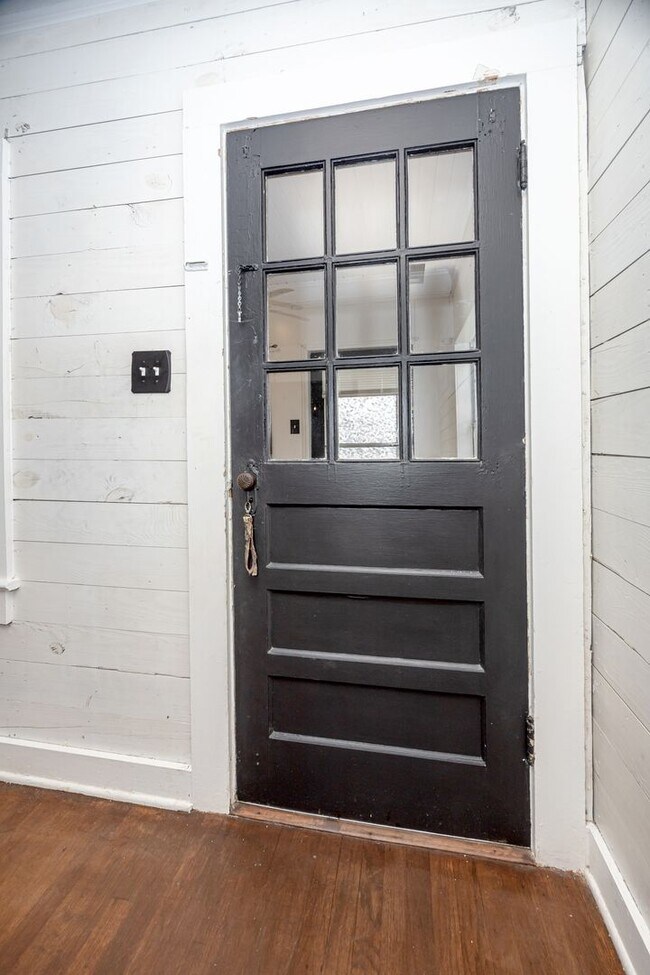 Building Photo - Cute 2 Bed 1 Bath in Pascagoula