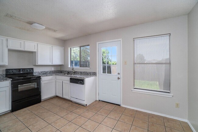 Building Photo - 3301 Aurora St