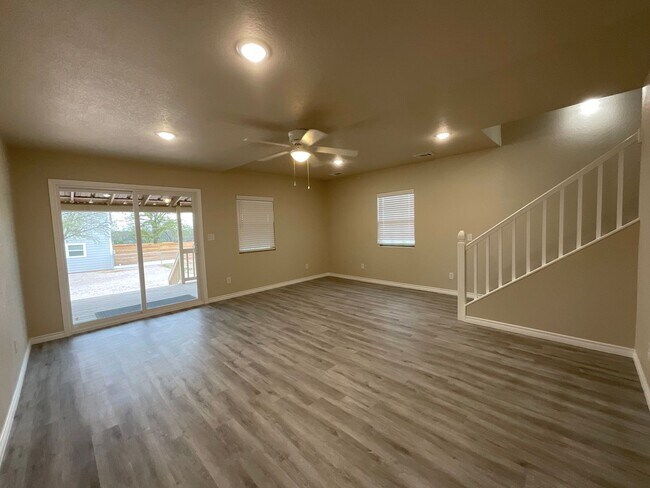 Building Photo - 1224 Nora Ln