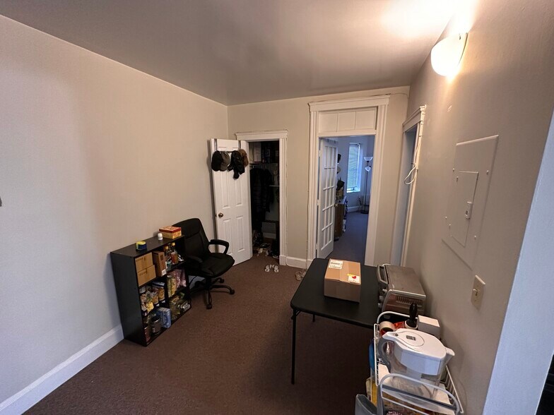 Building Photo - 845 Beacon St