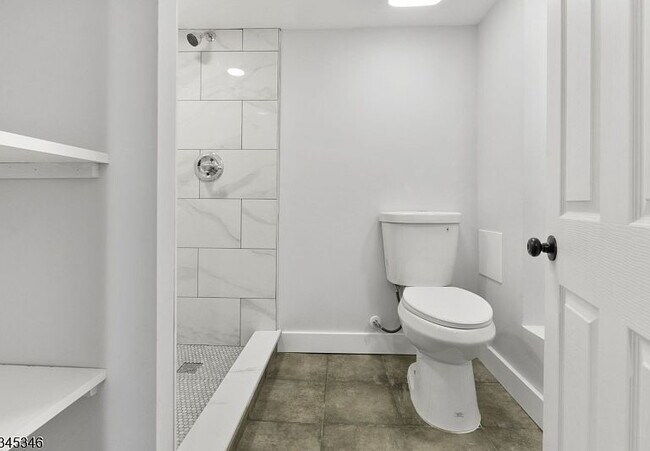 Primary Photo - 49 Oakwood Ave