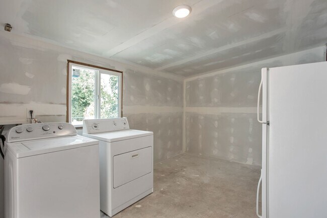 Building Photo - Modern Home with Pool in the Best ASU neighborhood