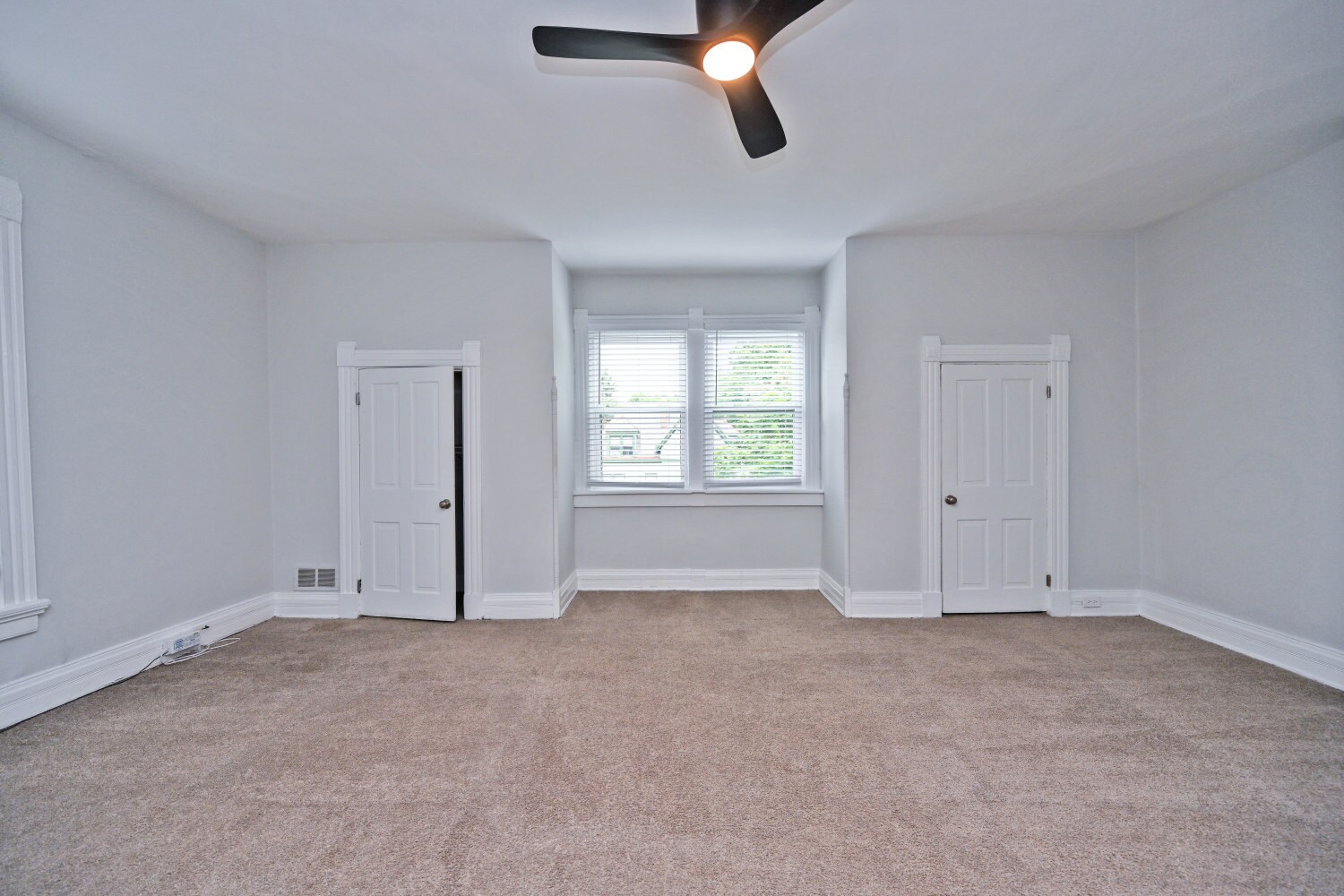 Building Photo - 2226 Kemper Ln