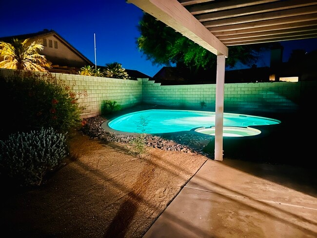 Building Photo - 78780 Birchcrest Cir