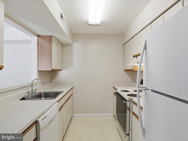 Building Photo - 13650 Orchard Dr